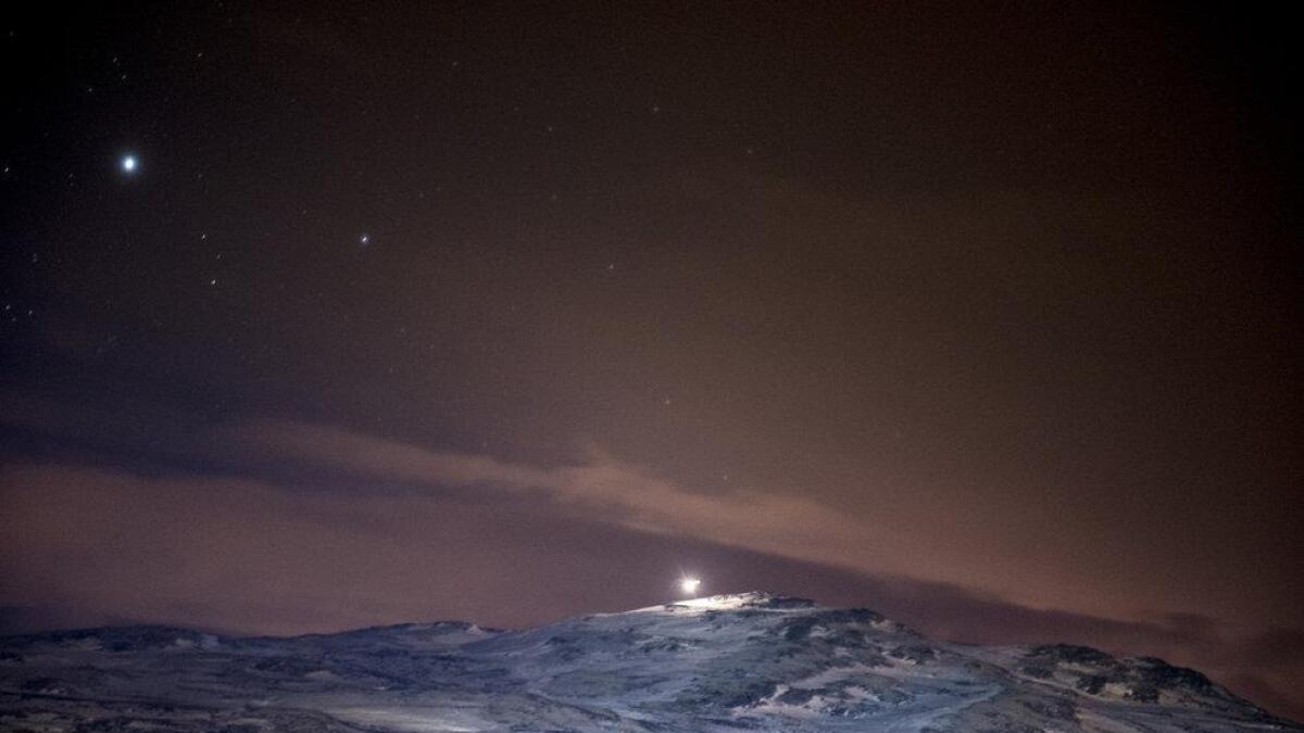 Ein einsleg rakett frå toppen av Vardehovda ved Bergsjø.