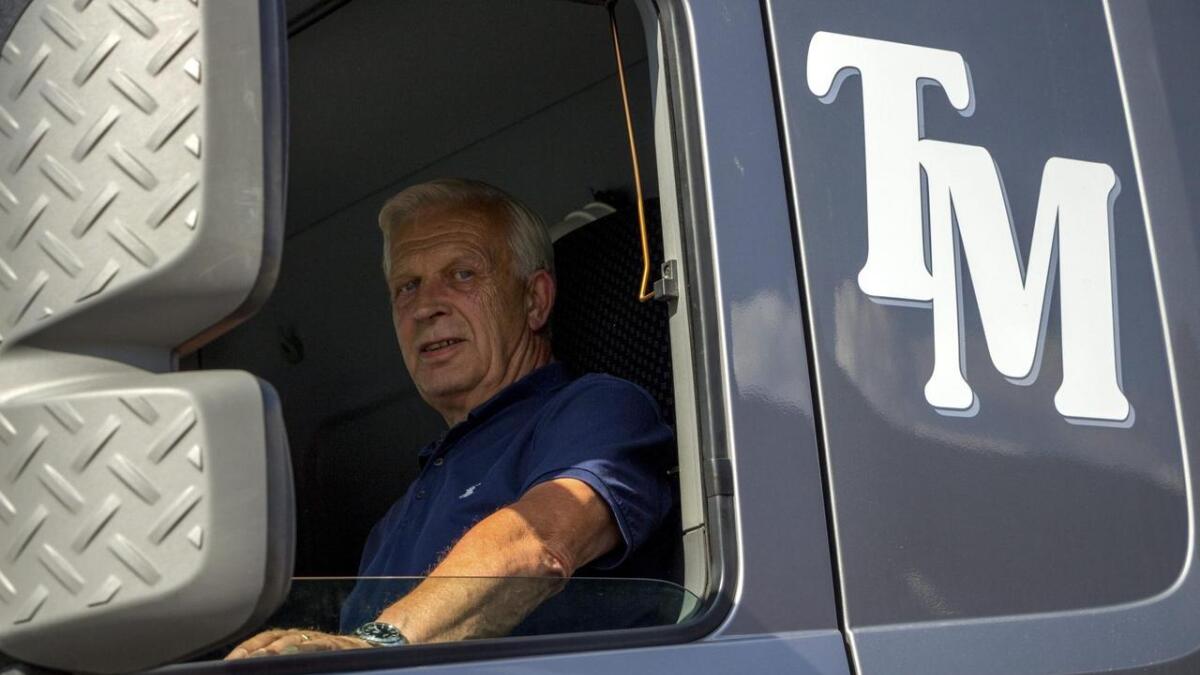 Terje Søndreli (68) kunne ha late humla suse som pensjonist. I staden tek han sommarjobb som lastebilsjåfør i Turhus Maskin.