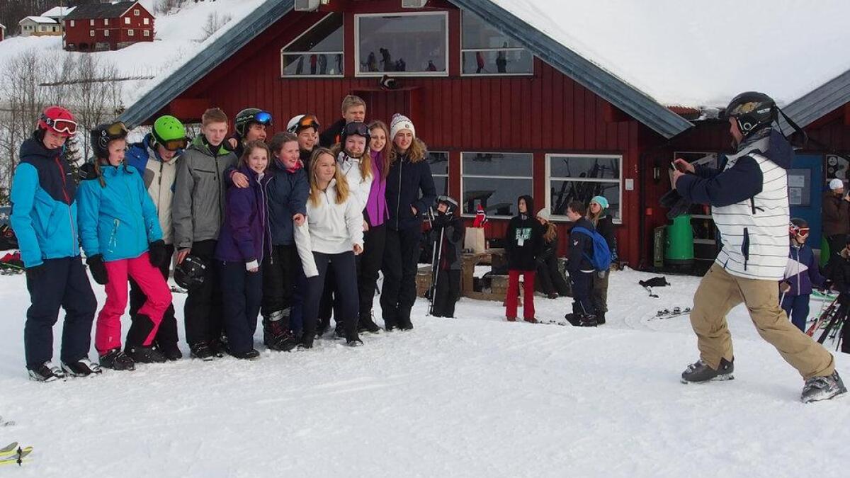 Kristian Iversbu (15), Pernille Hox (15), Egill Grønneberg (16), Sturla Storemyr (15), Jonas Kjærnes (15), Guro Mong Larsen (17), Casper Mass (17). Framfor f.v.: Andrea Sandnes (13), Rebekka Pedersen (13), Lydia Heier (13), Oda Eline Kristiansen (17) og Kaja Cecilie Sjølberg (15).