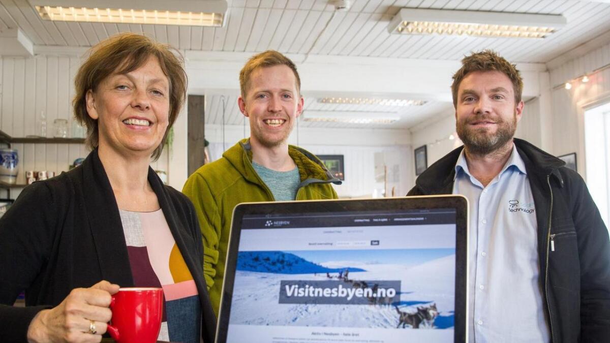 Dagleg leiar Solveig Hjallen og Lars Storheim i Nesbyen Turist og Næringsservice har stor tru på den nye portalen som Ole Andre Noss i Booking Technology AS har utvikla.