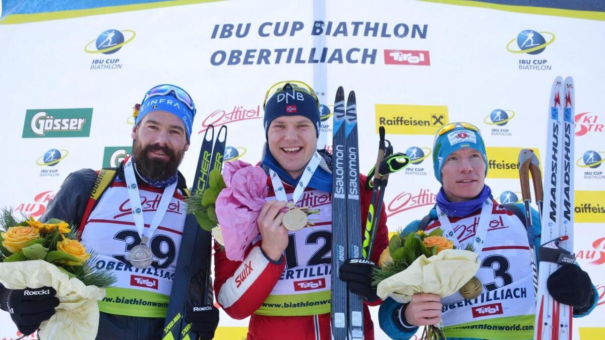 Vetle Sjåstad Christiansen vann normaldistansen i Obertilliach i januar, føre Michael Rˆsch (t.v.) og Volodymyr Siemakov.
