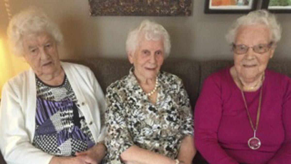 Fra venstre - Lilly Haugland (92 år), Ingeborg Haugland (97 år)  og Åslaug Bjørnevik som blir 97 om et par uker.