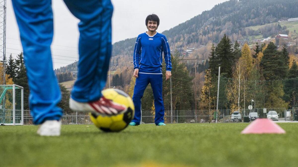 Parwiz Rezai bur på asylmottaket i Gol og speler fotball på Hallingmo kvar onsdag.
