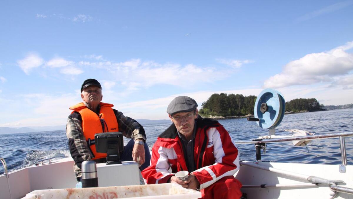 Asbjørn Breivik og Jan-Ove Igland har fiska saman i mange år. Dei to veit godt kvar dei skal reisa for å få god fangst.