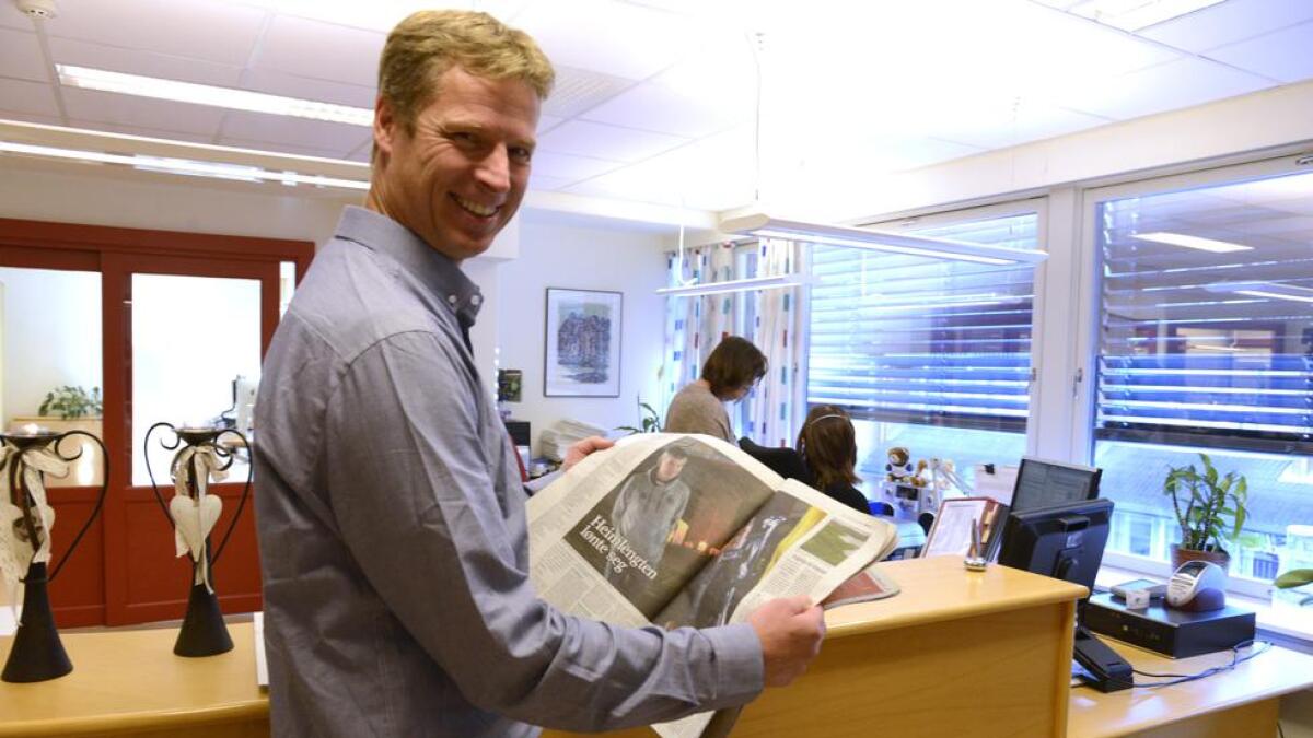 Adm. direktør i Hallingdølen, Ola Stave, er spent på om alle abonnentane som får avisa levert av Kvikkas/Norpost kan hente avisa i kassa laurdag.