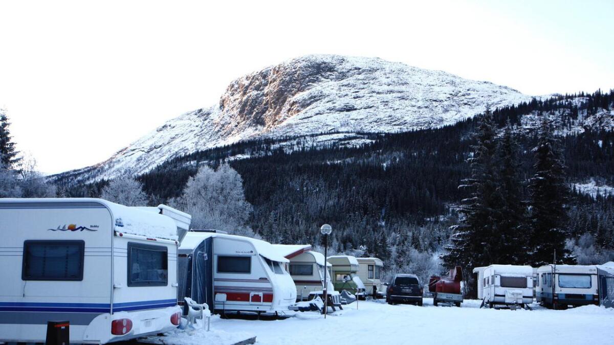 – Her er turistar som gjerne er i Hemsedal annakvar helg vinteren gjennom. Det er så populært at me har venteliste, seier Ola Halvar Jorde, campingdrivar og grunneigar.
