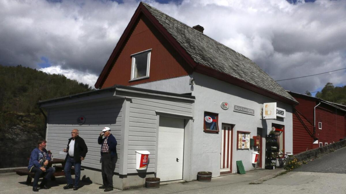 Bjoarvik Samyrkjelag har vore ope sidan 1948, men no har styrar May Boge måtte stengja dørene. Planen er å sommaropen butikk i framtida.