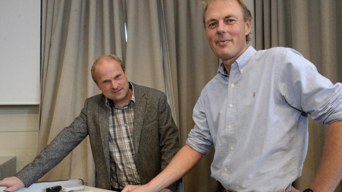 Økonomisjef Erling Glesne, til venstre, og rådmann Odd Egil Stavn. (Arkivfoto)