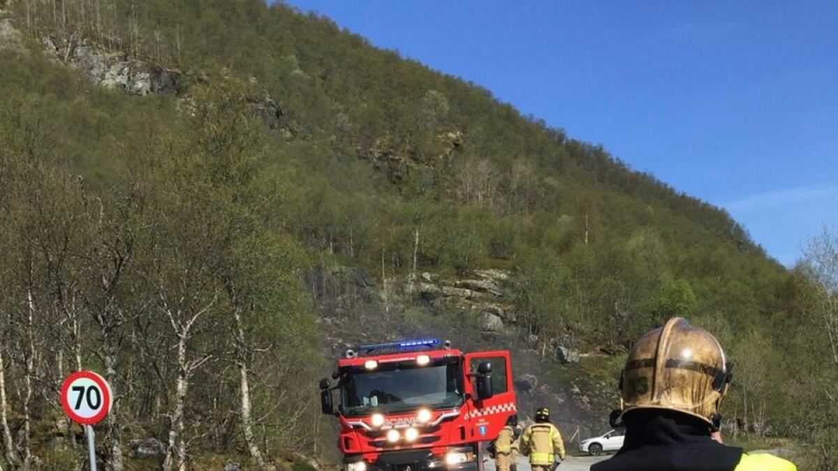 Hol brannvesen gjennomførte ei brannøving i Stondalstunnelen saman med Aurland brannvern og Statens vegvesen.