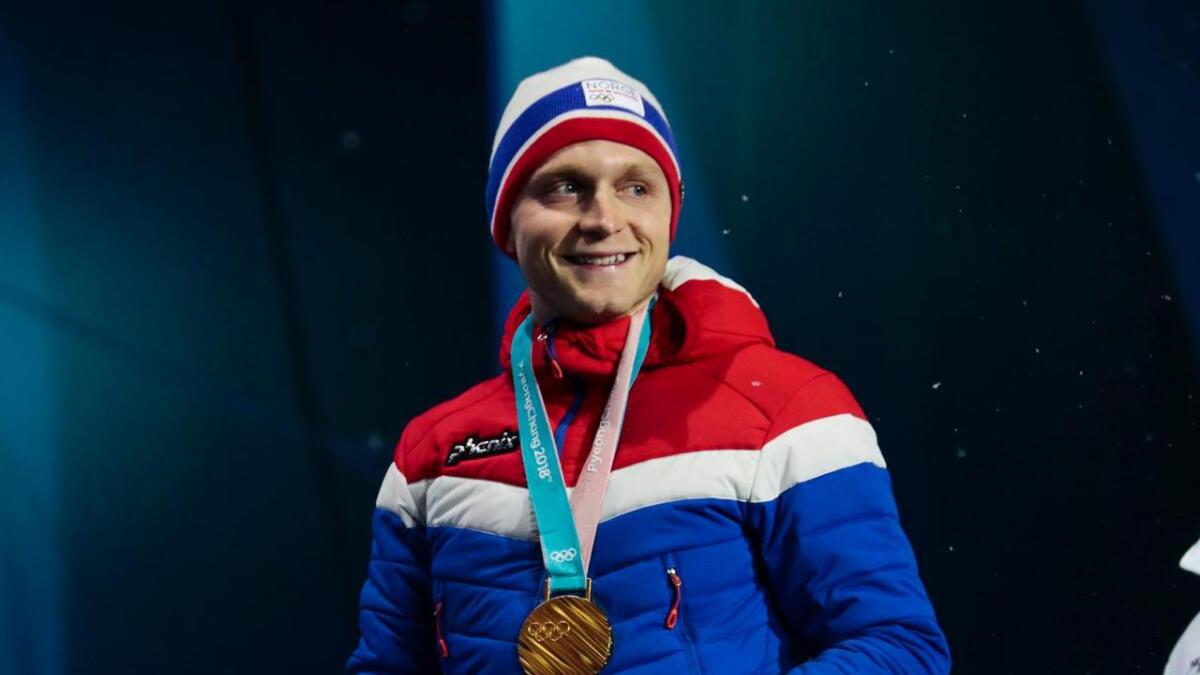 Håvard Bøkko fekk æresmedlemskap i Hol IL, tre månader etter at han reiste heim med gull frå Pyeongchang. (Arkiv