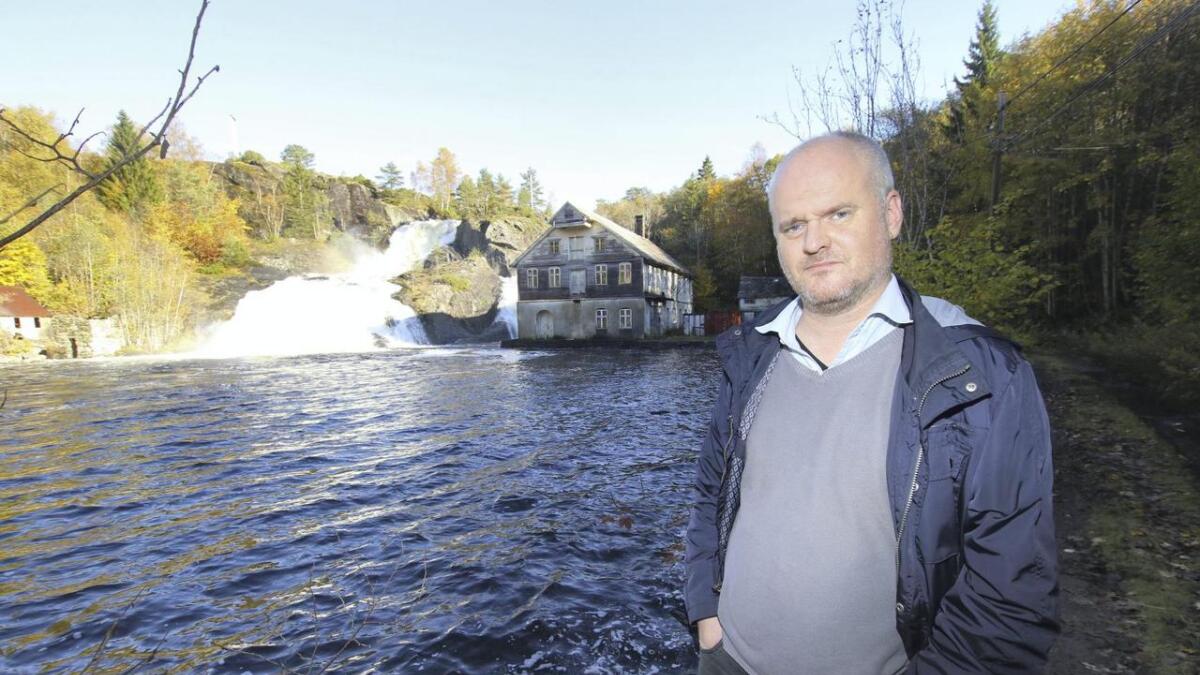 Morten Holmefjord og «Vennelaget  for Koldalsfossen» er sterk i trua på at det gamle møllebygget ved Koldalsfossen kan bli ein levande kultur-møteplass i Eikelandsosen.