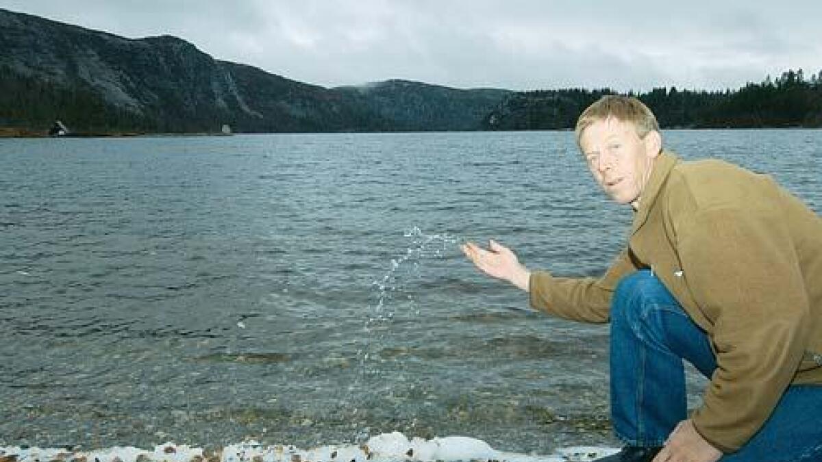 Leiv Birger Tovslid, leiar i Birtedalen fiskarlag, er glad for at det er slutt på kalkinga i Øyarvatn. Han vil ha tilbake storfisktider i vatnet.