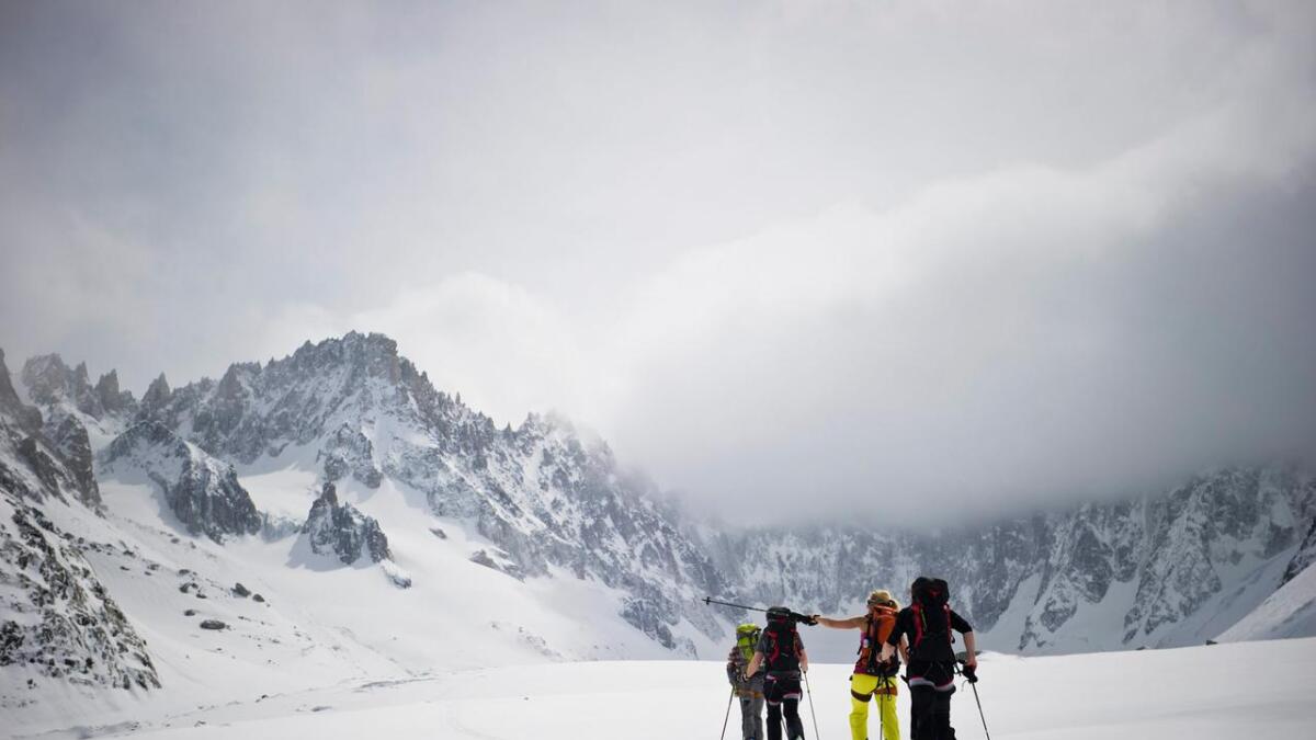 Karina Hollekim med regissør Hallgrim Haug. Hollekim går «Haute Route», ein skitur frå Chamonix i Frankrike til Zermatt i Sveits.