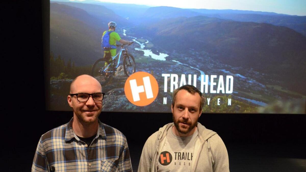 Knut Lønnqvist (t.v.) og Ove Grøndal driv Trailhead Nesbyen. No er dei blant dei første i landet som sertifiserte terrengsykkelguidar.