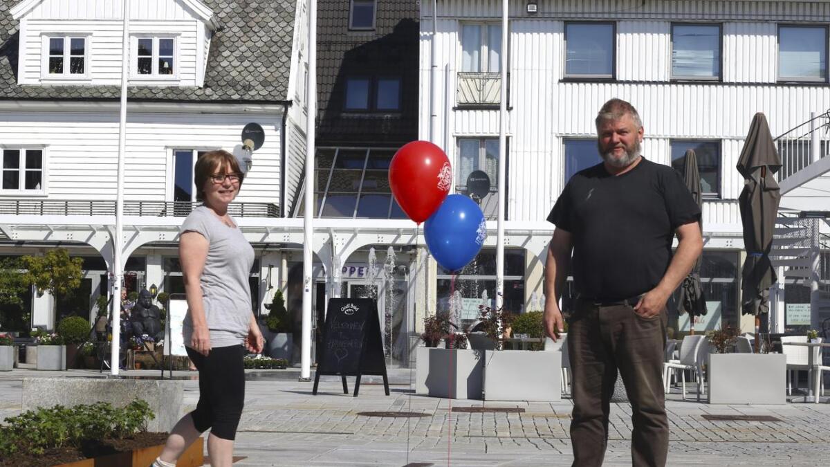 Olaug H. Gjelsvik og Henning H. Heimdal poengterer at det går an å selja miljøvenlege ballongar på 17. mai.