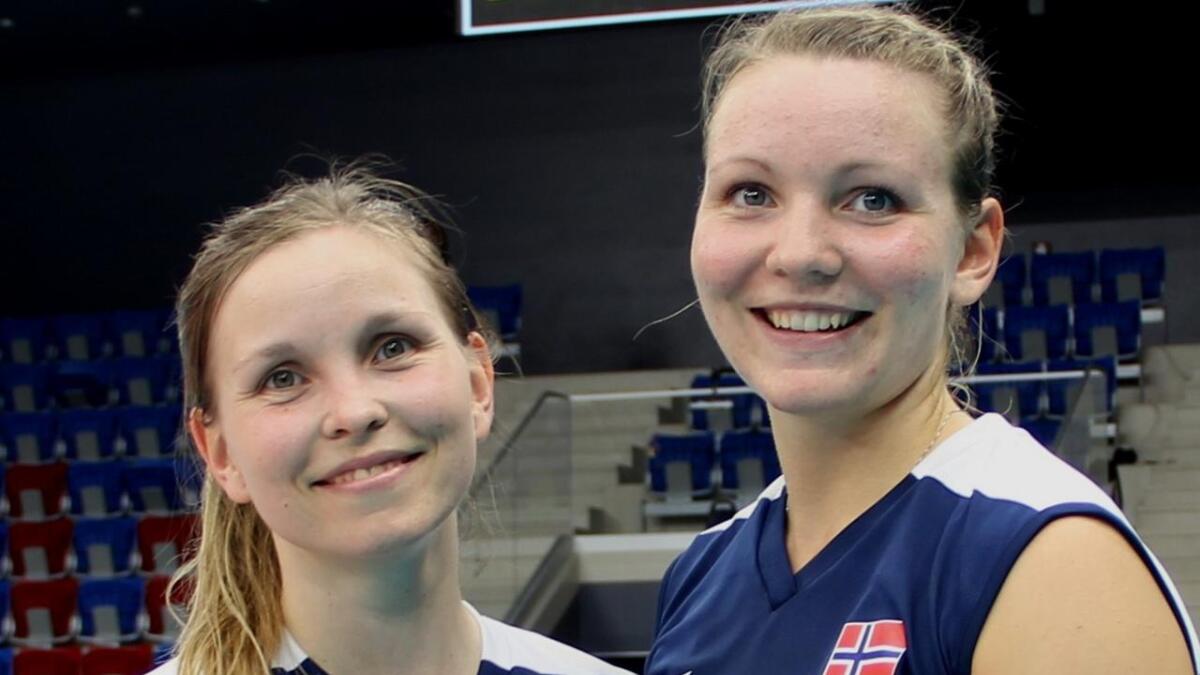 Søstrene Ragni (t.h.) og Marianne Steen Knudsen skal spille sammen på Førde i cupfinalen mot Oslo Volley. (Arkivfoto)