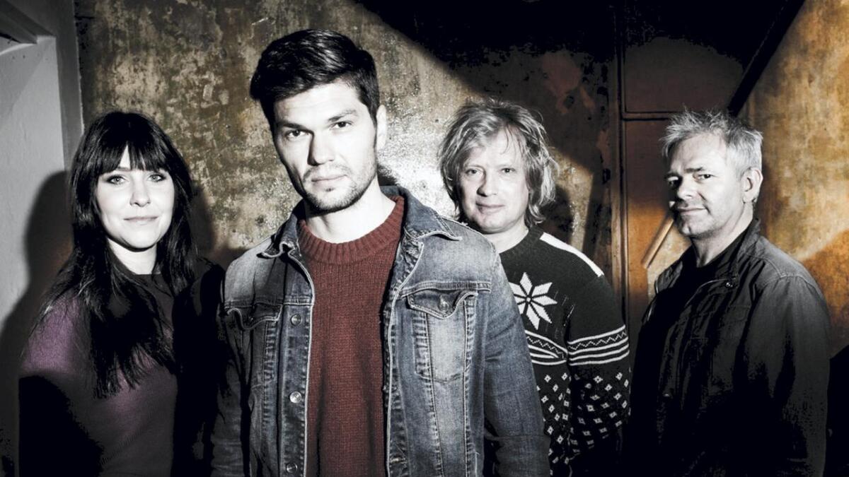 Blest er eit nytt band med dei tre som slutta i Vamp for tre år sidan; Paul Hansen (song, gitar), Carl Øyvind Apeland (bass) og Torbjørn Økland (gitar).