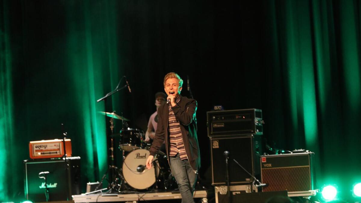 Simen Moesgård har delteke i UKM tidlegare. Søndag spelte han i pausen og klinte til med to freshe låtar som han gjev ut på EP i desse dagar.