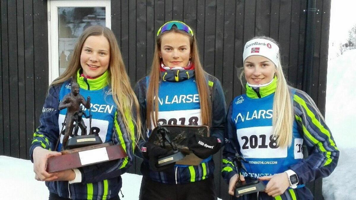 Ida Molde Lappegard, Gro Torsteinsrud og Marie Molde Lappegard i Ål skiskyttarlag vann stafetten fredag.
