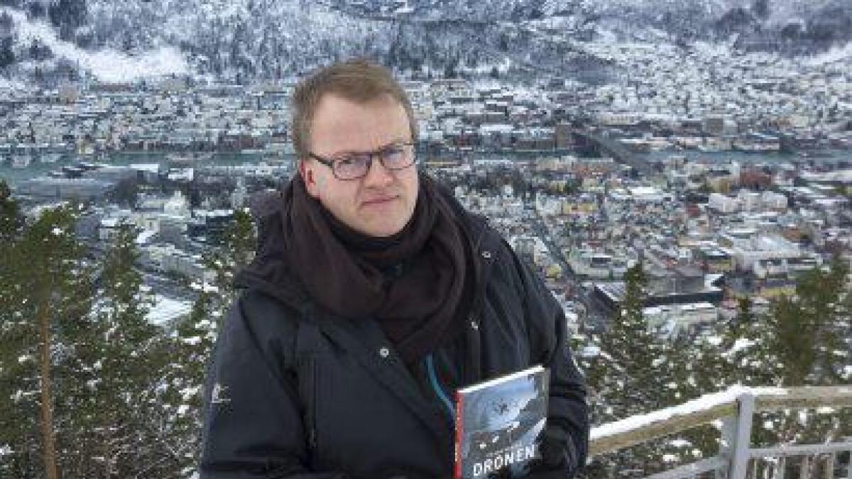 Forfattar Tor Arve Røssland skriv om eit skummelt scenario på Fløyen i si nye ungdomsbok «Dronen». (Pressefoto)
