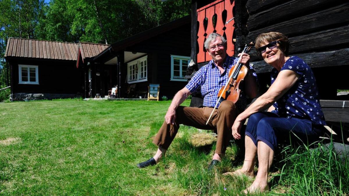 Sven Nyhus lada opp til Folkemusikkveka på ferieparadiset Nygard ved Strandafjorden saman med kona Liv Halldis Breie.