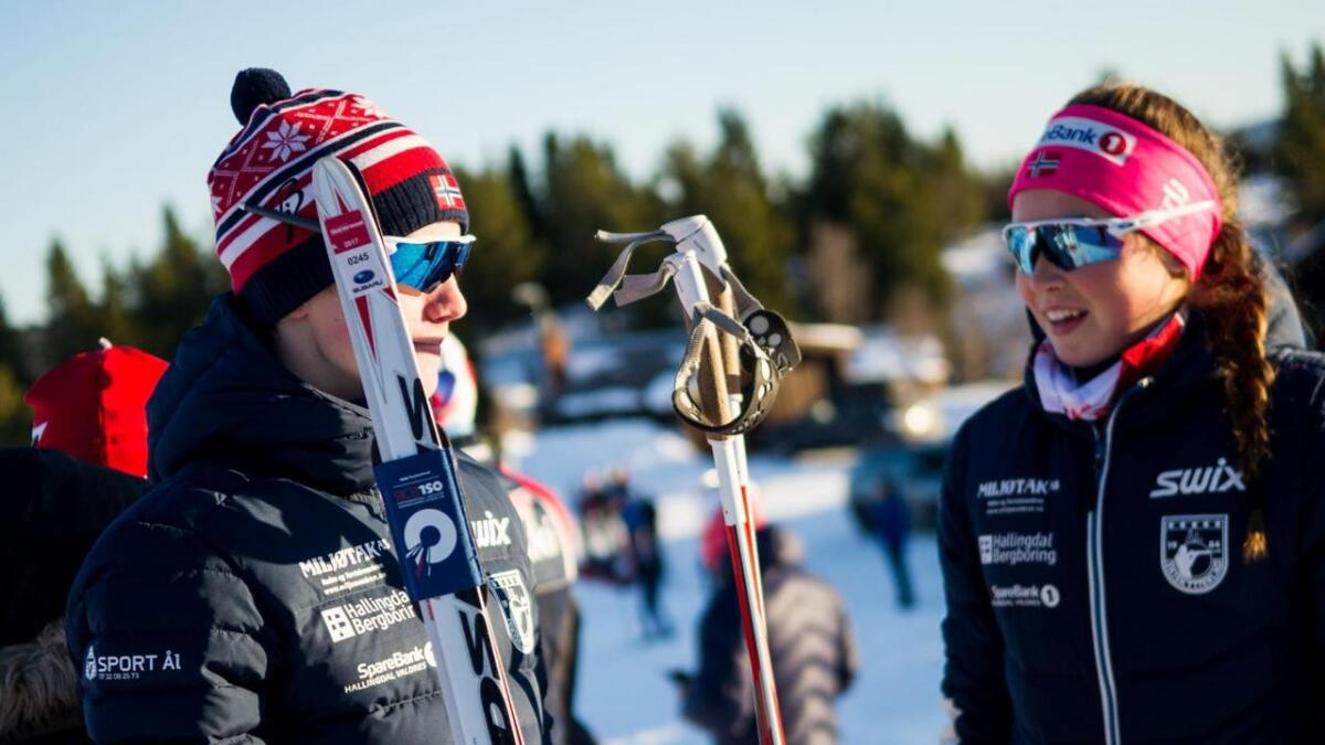 Skiskyttarane Peder Feten og Sigrid Haug Grønnerød ville ha ei god treningsøkt og utfordre langrennsløparane.