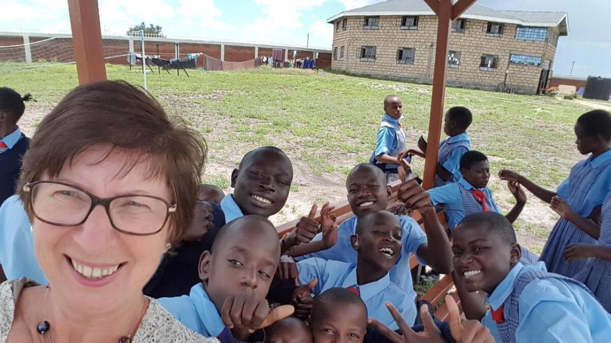 Marit B. Kolstadbråten gir ikkje opp arbeidet for dei døve borna i Kenya. No er Deaf Aid Isinya stifta etter at Deaf Aid er konkurs.