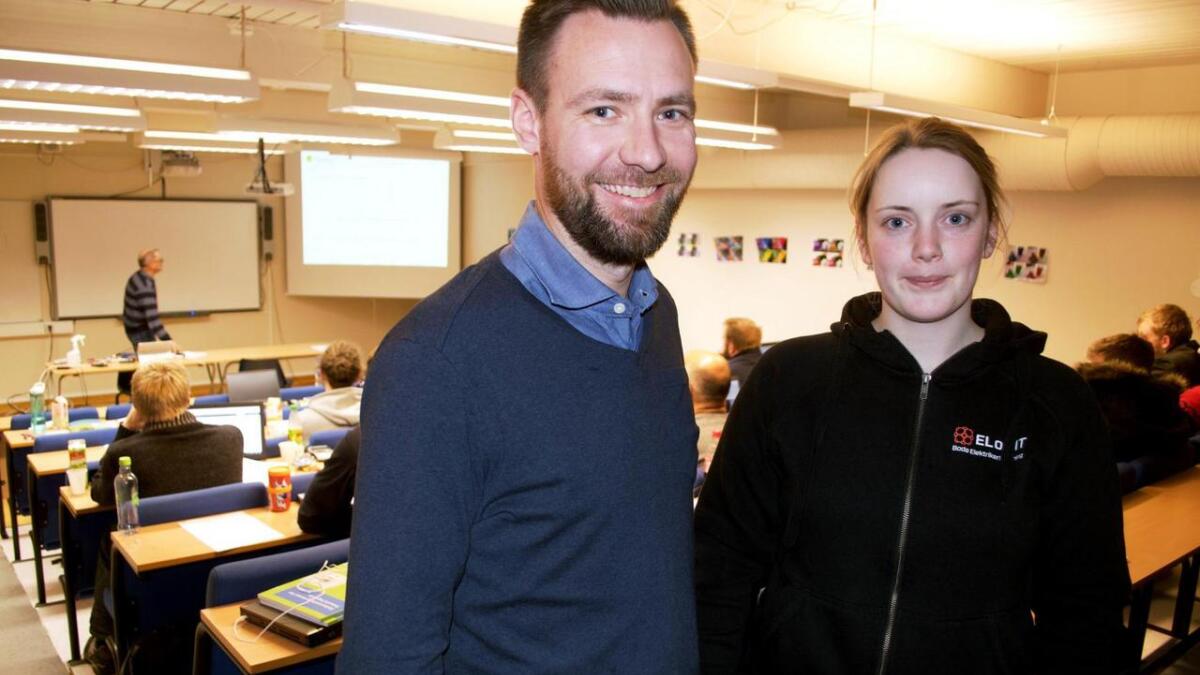 Kristian Isaksen og Tine Vestby fra Bodø er jevnlig på Melbu for å ta samlinger som studenter på elektro-tilbudet til teknosk fagskole på Melbu. Utdannelsen kommer til å gjøre dem til lederspirer.