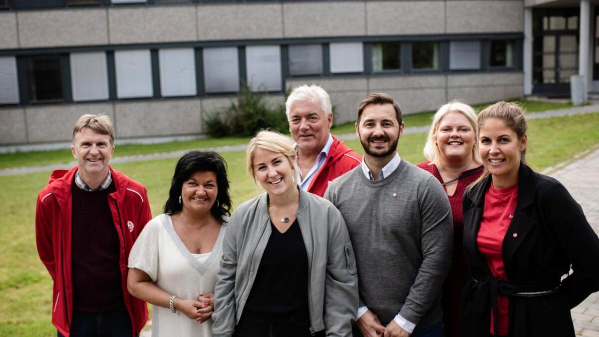 Arbeiderpartiet rustar seg til kommune- og fylkestingsvalet. Frå venstre Erik Kaupang, Helene Sagabråten, Tonje Brenna, Petter Rukke, Adnan Helja, Solveig Vestenfor og Heidi Granli.
