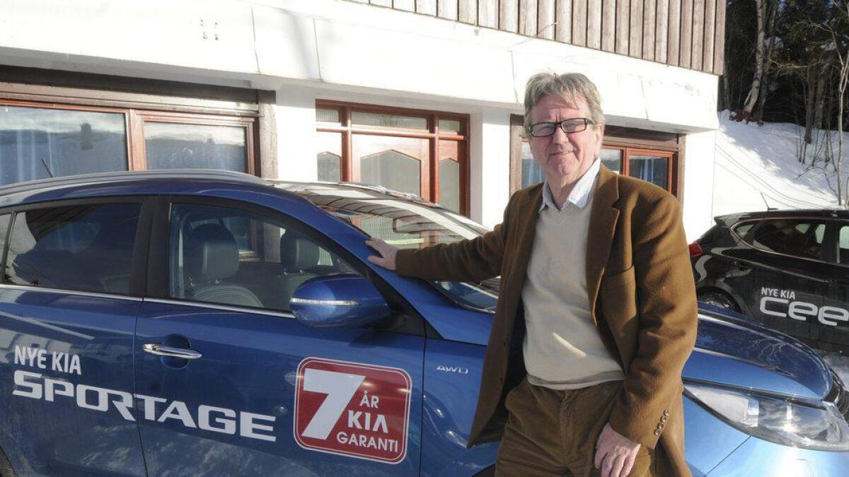 Øystein Hagel Pedersen, her avbilda framfor bilforretninga han var i ferd med å starte opp i 2014.