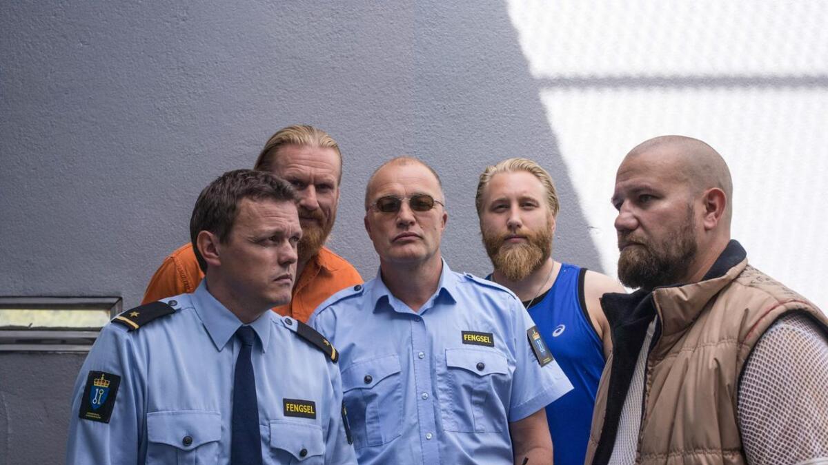 Geir Kaspersen (f.v.) spelar fengselsbetjent i filmen «Gjengangere» saman med Rune Temte, Lars Arentz-Hansen, Torbjørn Jensen og Kim Sørensen