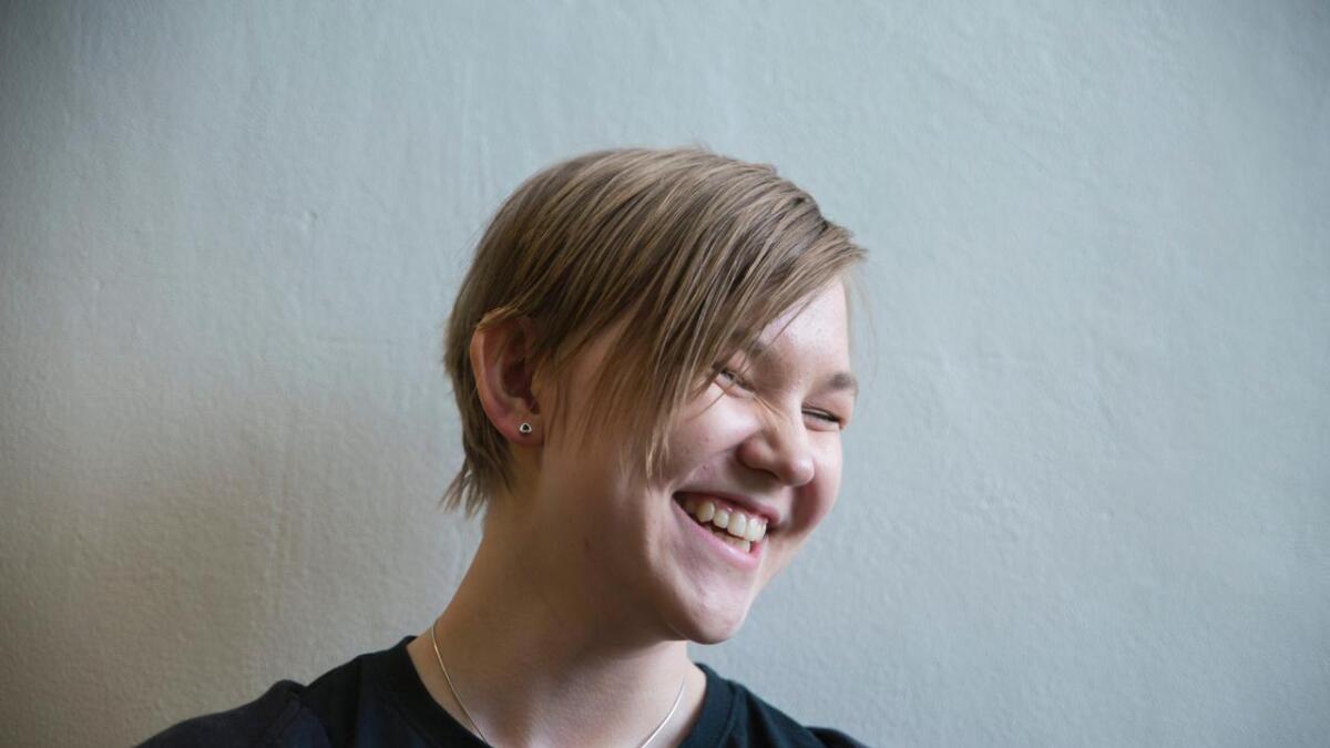 – Hvorfor ikke lage en film om det å være storesøster? spør Una Carlstrøm, som har laget dokumentar om broren med autisme.