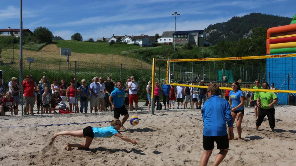 Strandvik Open er den store happeningen i Strandvik kvart år. Mellom 250 og 300 volleyballspelarar deltek og folk kjem langveges frå.