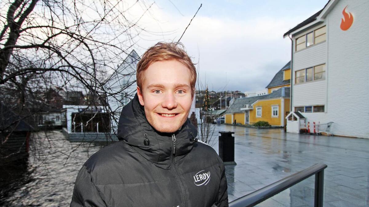 Sverre Lunde Pedersen kjem til Telthusplassen for å opna barneskeisebanen 26. november, mellom to utanlandsopphald. (Arkivfoto)