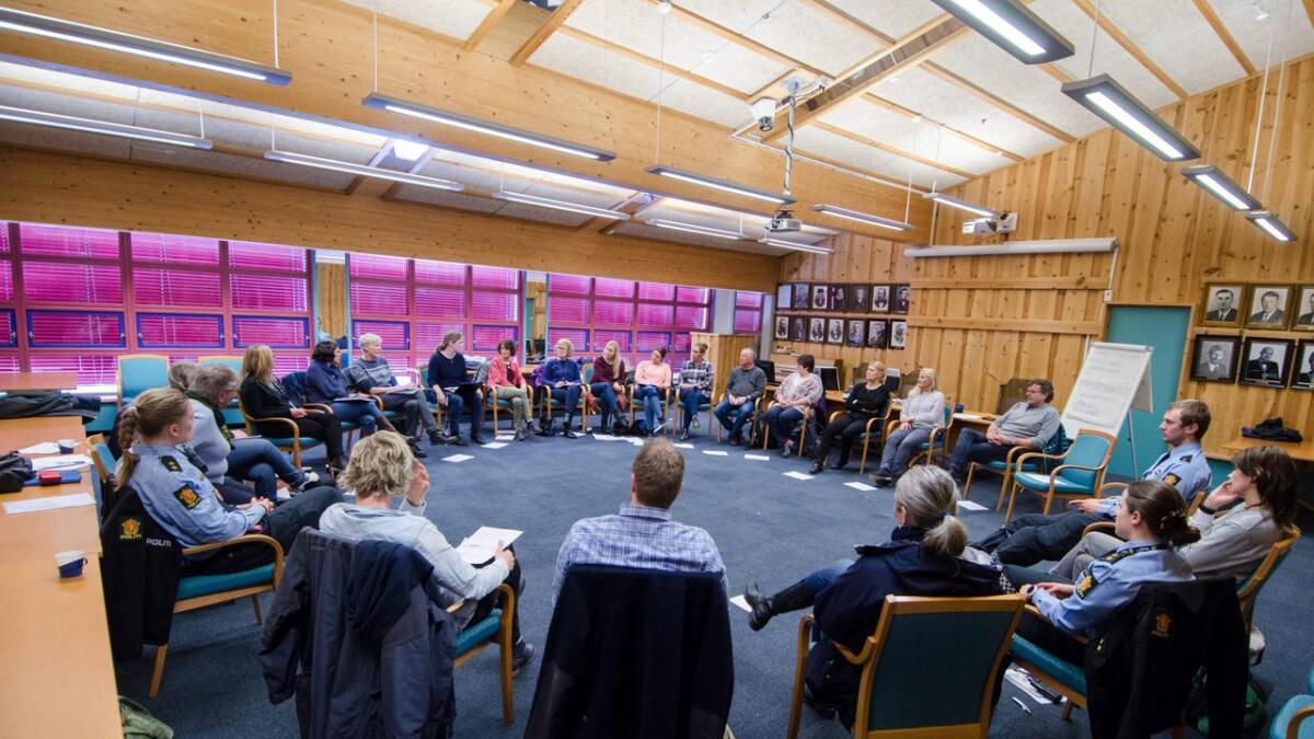 Over 20 personar frå ulike etatar og aktørar som jobbar med ungdom i Hallingdal var samla på Gol for å få informasjon om konfliktrådets arbeid.