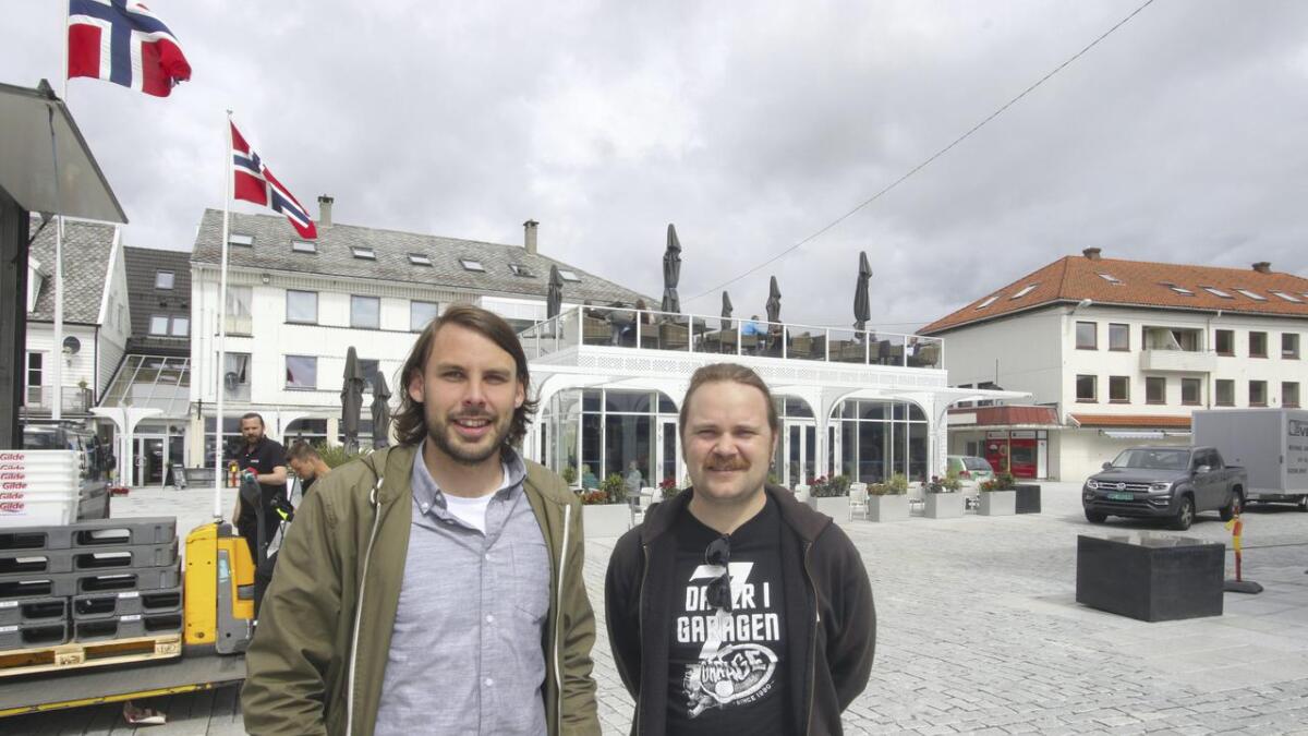 William Lindborg og Eirik Søfteland håpar på storinnrykk når "nye" Os blir feira med torgfest på fredag.