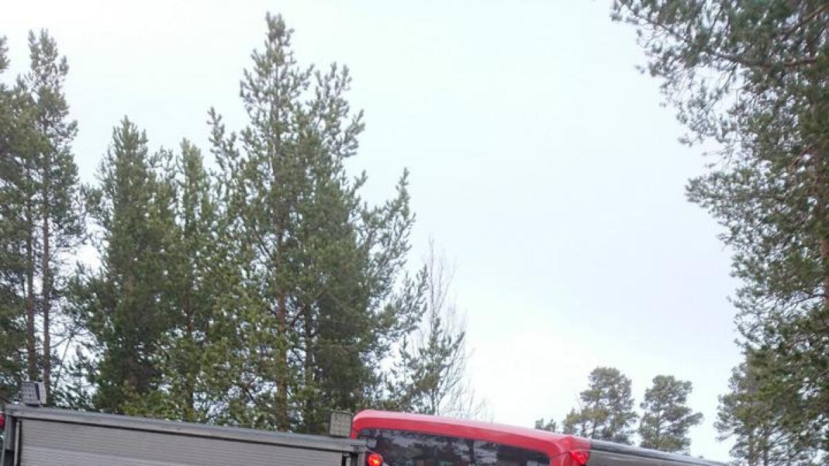 Denne bussen ståanded fast i skogen mellom Fv40 og Lia fjellhotell etter å ha køyrt etter gps.