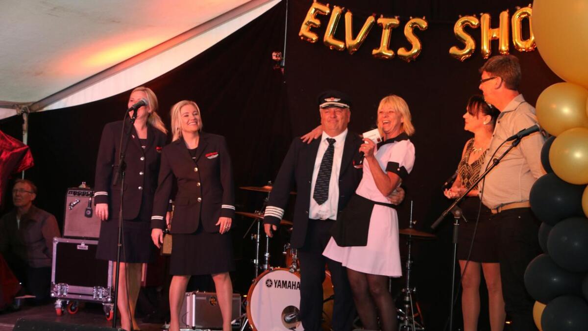 Flykaptein Per Storli sørgde for at Elvis fekk plass på flyet heim frå Gran Canaria, og var sjølvskriven gjest på festen.