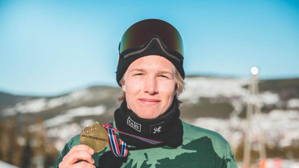 Stian Kleivdal fekk med seg NM-gull og kongepokal frå NM i snowboard. (Process films)