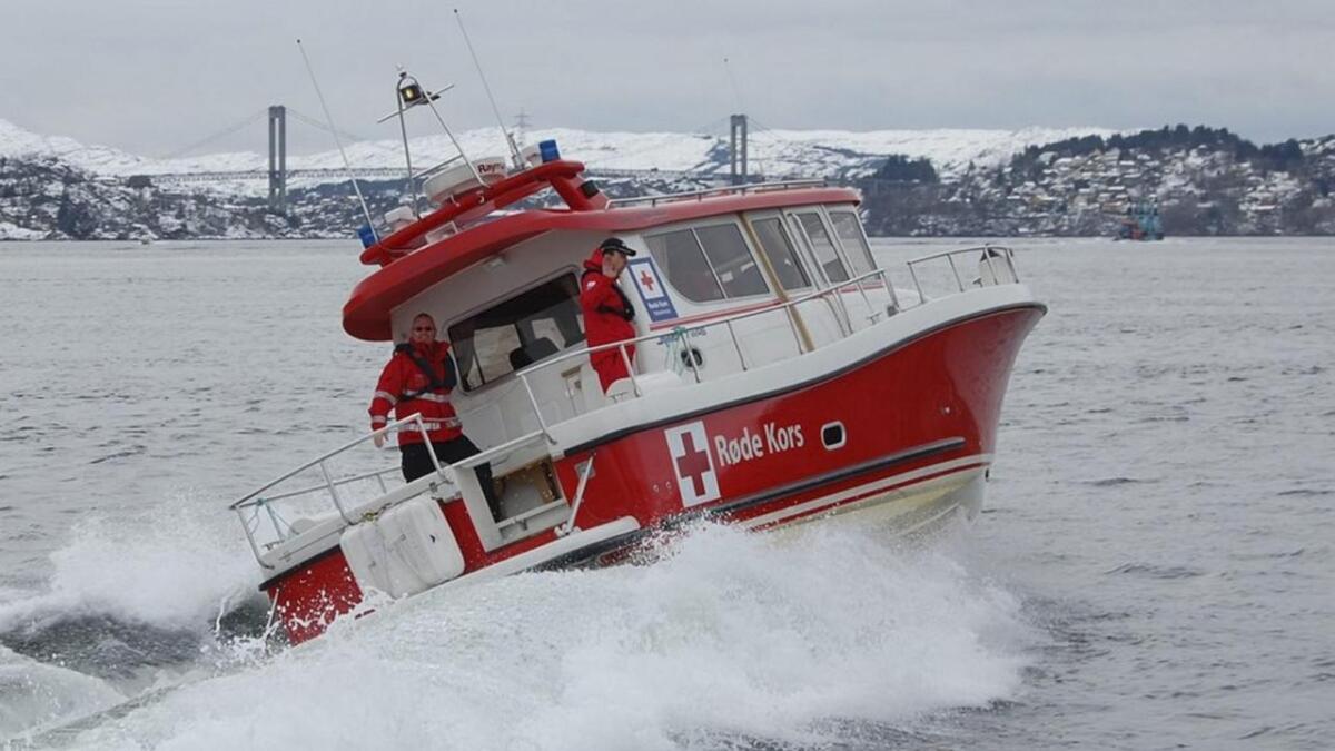 Under øvinga kring Ramsholmen blir det øving med Røde Kors-båten til Hordaland Røde Kors.