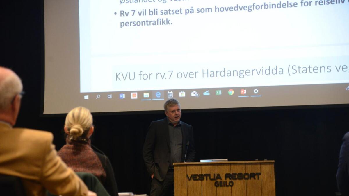 Sivilingeniør Helge Hopen har på oppdrag frå Hardangerviddatunnelene AS utarbeidd ein trafikkanalyse for Rv7.