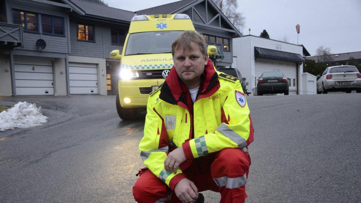Ambulansesjåfør og fungerande seksjonsleiar i ambulanseavdelinga til Vestre Viken, Syver Tveito, fryktar den nye saltregimet til Statens vegvesen vil føre til fleire uhell og ulukker på Rv7.