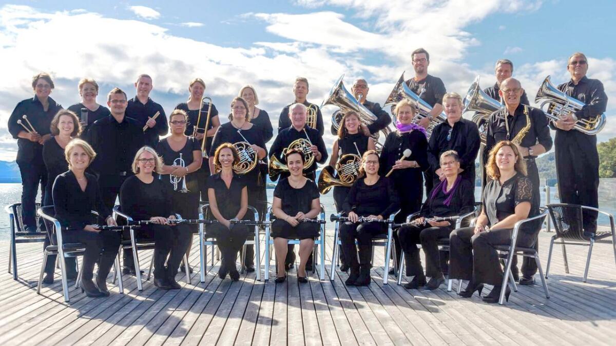 Som del av øving til NM i Trondheim spelar Os Musikkforening i lag med fleire andre korps konsert i Oseana førstkomande onsdag.