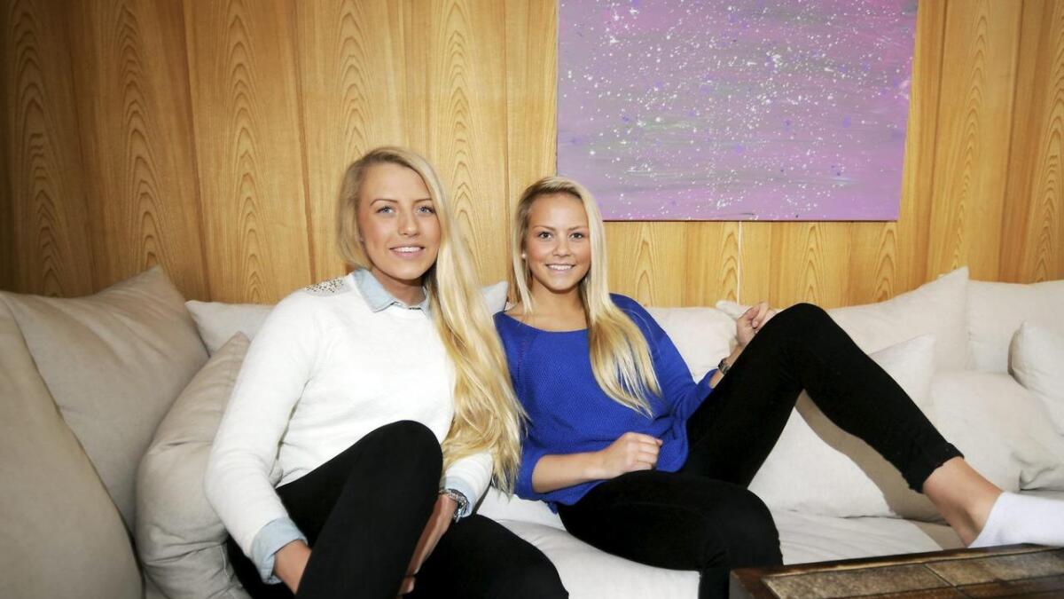 Maria Solheim og Malin Lindstrøm stortrives som samboere i Skien. Nå drømmer de to Harstad-jentene om å spille Gjerpen opp i 1. divisjon. BEGGE