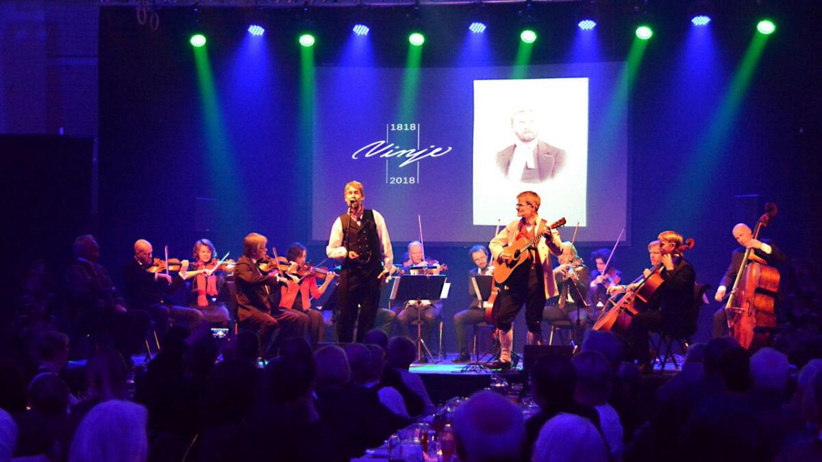 Saman med Det Norske Kammerorkester sette Aasmund Nordstoga (t.v.) og Åsmund Reistad stemninga for kvelden.