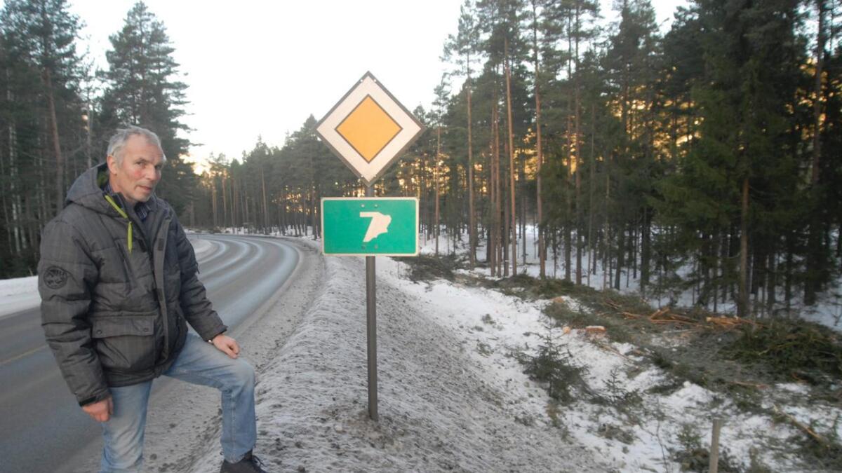 Leiar i ettersøksgruppa i Flå, Kjell Sævre, reagerer sterkt på at bilføraren stakk av.