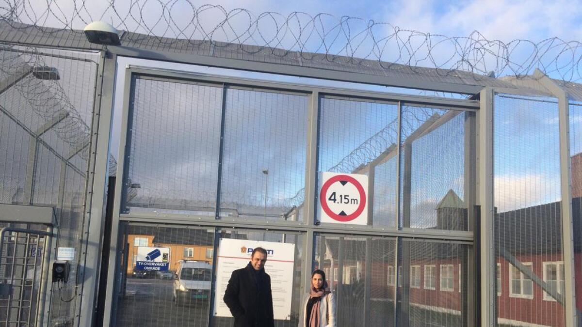 Saber Yaqin og Palwasha Popal, frå den afghanske ambassaden i Oslo var fredag på besøk på Trandum for å besøke Yosef Aldar som sit fengsla i påvente av utsending frå Norge.