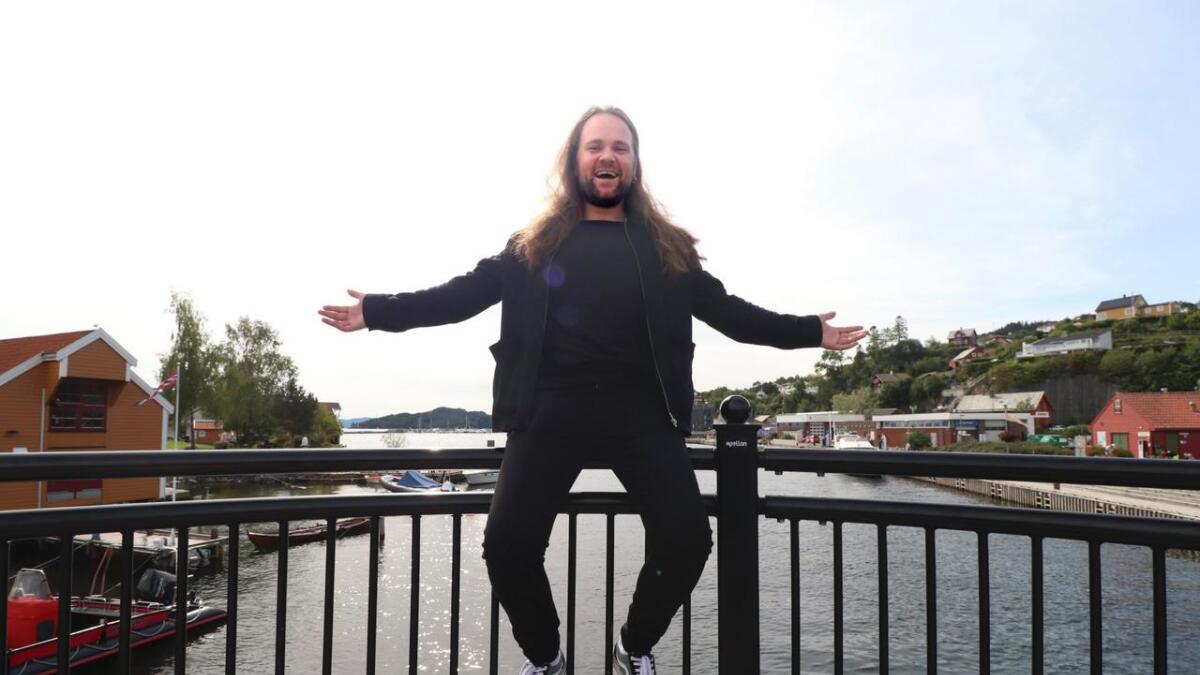 Eirik Søfteland kjem med sitt første album i september – to år etter at albumet blei ferdig mastra. Osingen har også skifta artistnamn til Sipher.