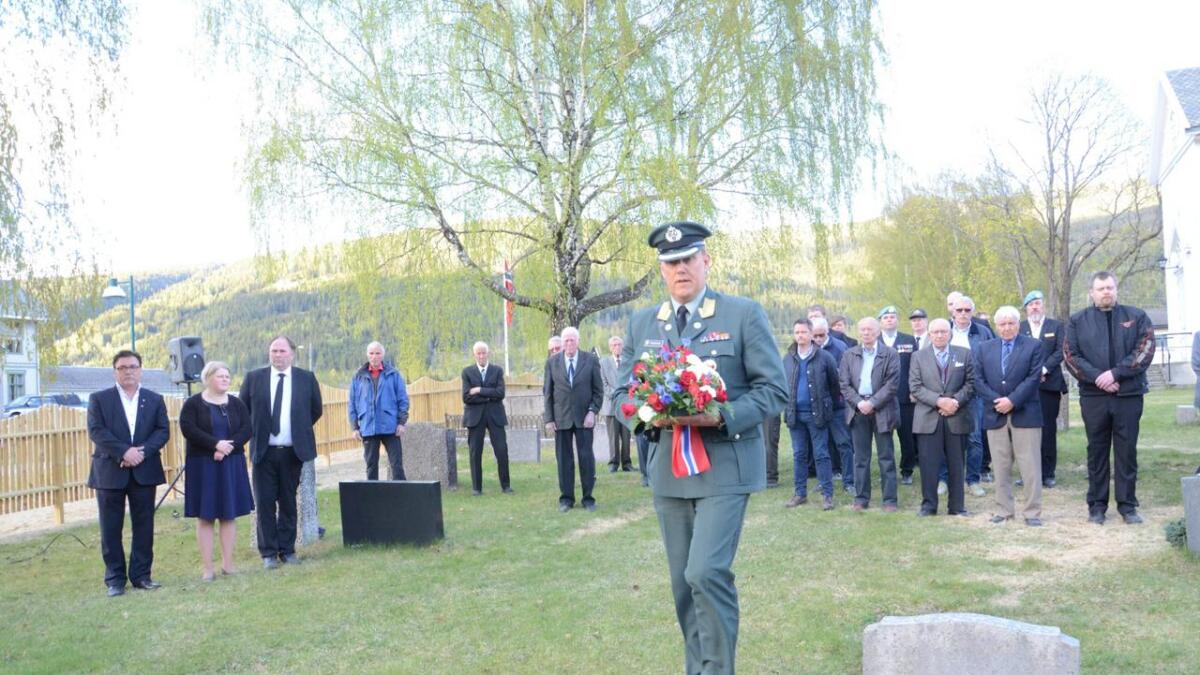 Henning Frantzen er utnemnd til generalmajor og rektor for Forsvarets høgskole. Her er Frantzen som brigader under ein minneseremoni for dei falne etter kampane i Gulsvik og Flå.