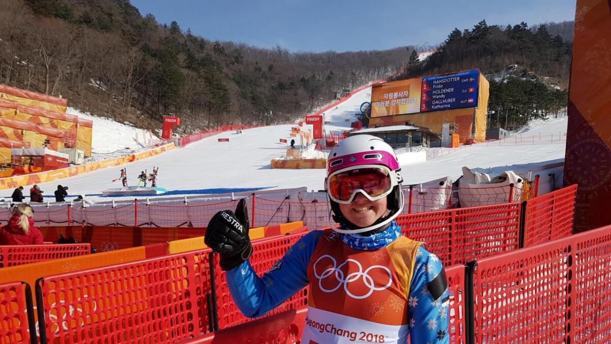 Anna Lotta Jogeva (18) frå Hemsedal representerte Estland i alpint i OL. Her er ho i målområdet etter slalåmrennet t der ho vart nummer 48 av 80 deltakarar.